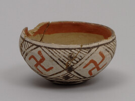 Bowl depicting a Whirling Log design