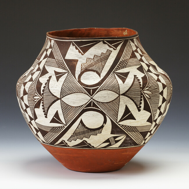 Olla (Water Jar), Depicting Scrolls Topped with Terraced Shapes and Vertical Zigzag