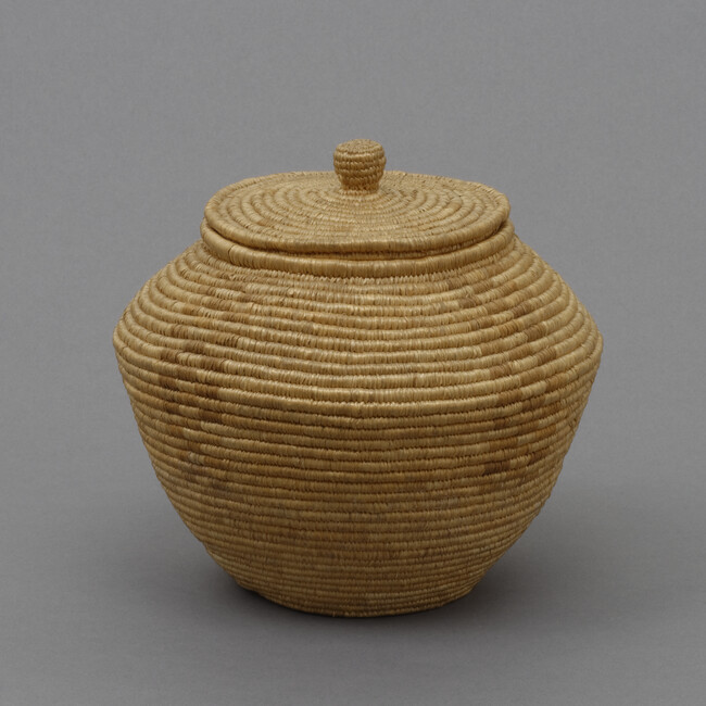 Basket with lid