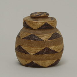 Tuñdaadaxákw (Basket with Rattle Lid)