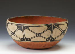 Dough Bowl, depicting Diagonally Quarter paneled Deisgn with Ovoids