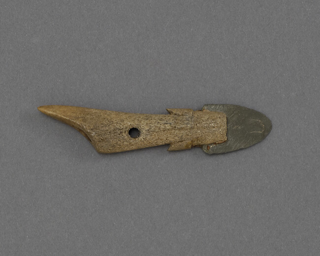 Toggling Harpoon with slitted tip and slate point inserted
