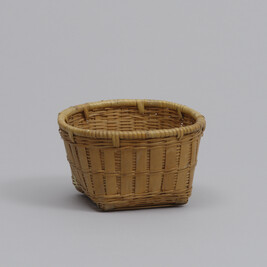Square-Bottomed Round Basket