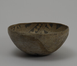 Bowl, Kana-a Black-on-white type