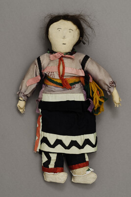 Doll representing a Ho-Chunk Woman