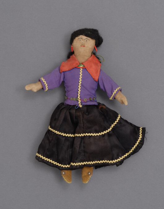 Doll representing a Diné Woman