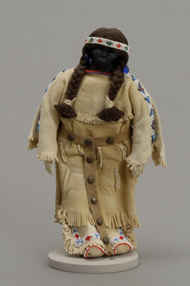 Doll representing an Oglala Apple Face Woman