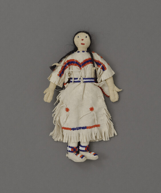 Doll representing a Blackfoot Woman