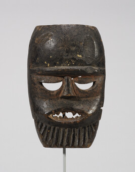 Mask with Striated Beard