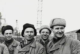 Group picture of construction workers (right panel of panorama)