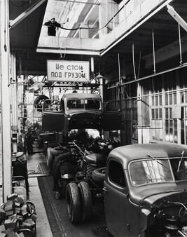 Staline ZIS-110 Automobile under Construction