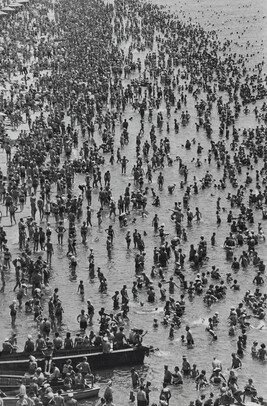 Crowded Beach, Kiev (right panel of panorama)
