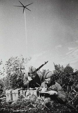 Two soldiers with radio transmitter
