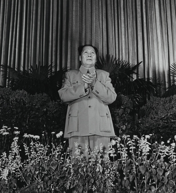 Mao (Zedong) Applauding