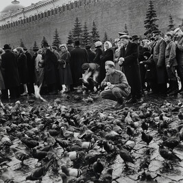 On Holiday: Young Soldier Feeds the Pigeons, Red Square