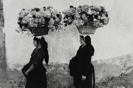 Femmes aux fleurs, Portugal (Women with Flowers, Portugal), number 6 of 15, from the portfolio Edourd...