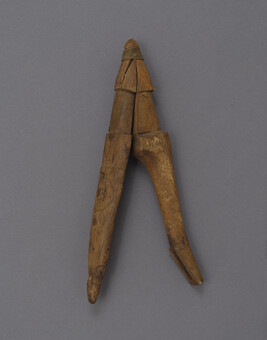 Náxw (Halibut Hook)