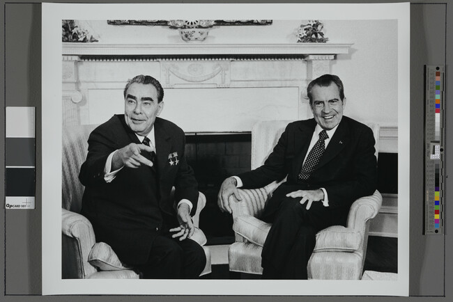 Alternate image #1 of Brezhnev and Nixon at the White House