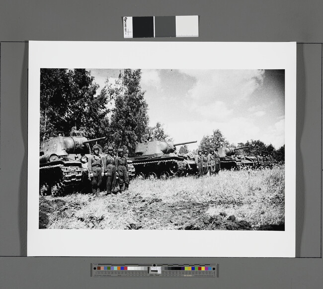 Alternate image #1 of Tank unit commander I.Y. Berzporst explains the mission to his subordinates, Bryansky Front (left panel of panorama)