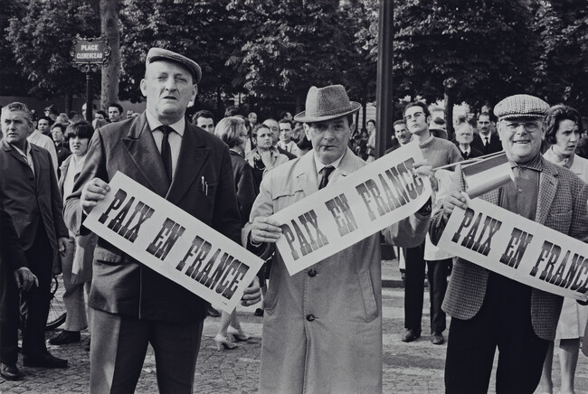 Pro-Gaullist demonstrators with 