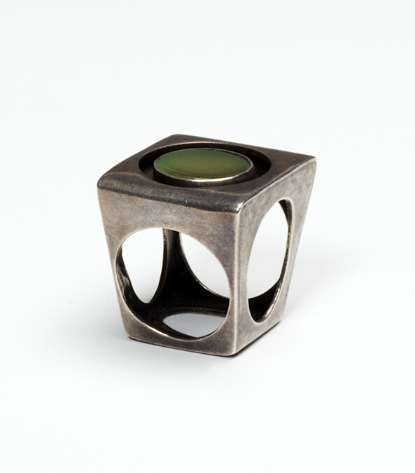 Circles-in-Cube Ring